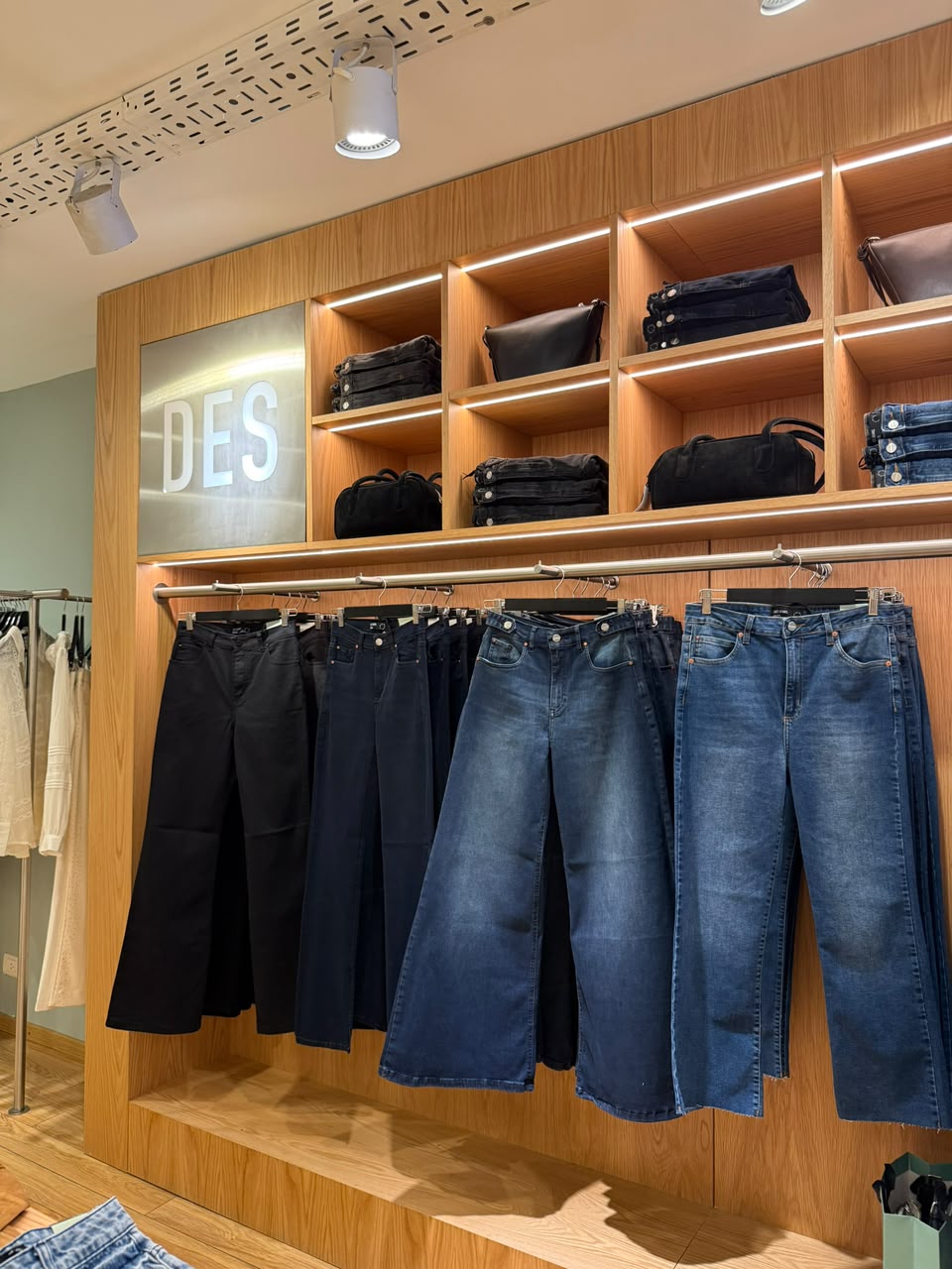 Denim y esenciales